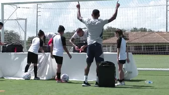 Emirates Speed Packing Challenge | Gabriel Jesus, Gabriel Magalhães, Gabriel Martinelli, Nico Pepe