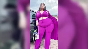 Fashion Blogger Johana Amaya plus size model Biography || Curvy Model profesional