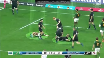 Kurt-Lee Arendse HORRIFIC Aerial Challenge On Beauden Barrett | South Africa vs All Blacks 2022