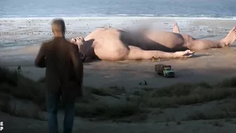 GIANT's body is found on the beach and becomes a tourist attraction - RECAP