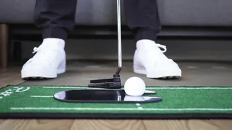 PuttOUT Travel Putting Studio