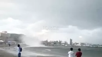 Horror in Mexico!! Crazy tornado devastated the beach in Veracruz!