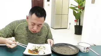 吃独食，谁家还有同款男人#eating show#eating challenge#husband and wife eating food#eating#mukbang #asmr eating