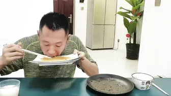 吃独食，谁家还有同款男人#eating show#eating challenge#husband and wife eating food#eating#mukbang #asmr eating