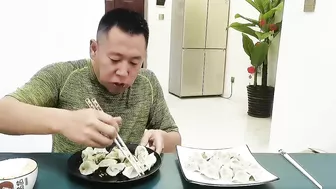 吃独食，谁家还有同款男人#eating show#eating challenge#husband and wife eating food#eating#mukbang #asmr eating