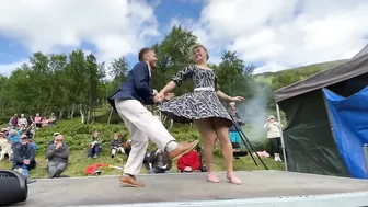 CAR TRAILER BOOGIE WOOGIE! - Sondre & Tanya