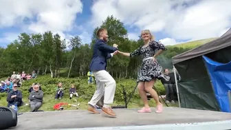 CAR TRAILER BOOGIE WOOGIE! - Sondre & Tanya