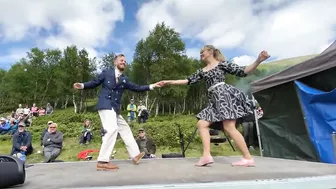 CAR TRAILER BOOGIE WOOGIE! - Sondre & Tanya