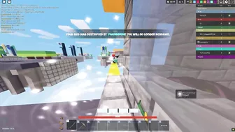 I Played Roblox Bedwars On A CONTROLLER..