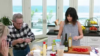 Selena Gomez Shows Off HANNAH MONTANA Beach House for Selena + Chef! | E! News