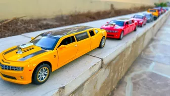 Driving car by hand on the balcony wall Diecast Car models limousine car model Scale 1/32 Super Cars