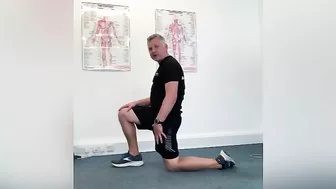 Hip flexors and glutes stretches