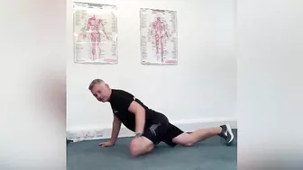 Hip flexors and glutes stretches