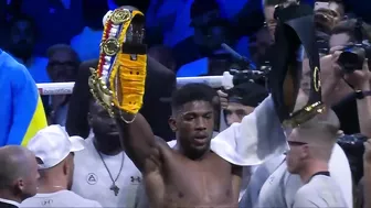 Anthony Joshua confronts Oleksandr Usyk after defeat & throws belts out of the ring