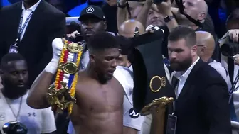 Anthony Joshua confronts Oleksandr Usyk after defeat & throws belts out of the ring