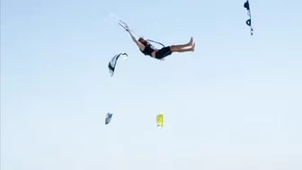 You SHOULD WEAR a HELMET _ Kiteboarders advice _ Kitesurf Crash Compilation