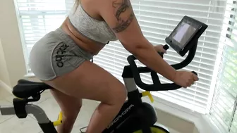 Indoor Bike Stretching - Legs and glutes workout