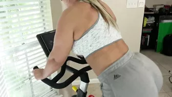 Indoor Bike Stretching - Legs and glutes workout