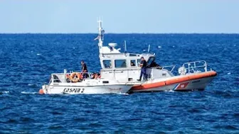 Coast Guard stops migrant boat approaching Hollywood Beach