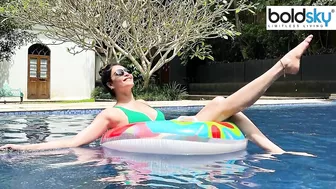 Karishma Tanna Green Bikini Bold Look Viral, पूल साइड... | Boldsky *Entertainment