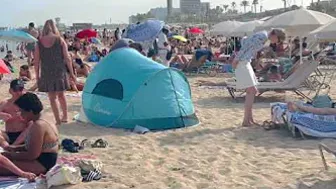 Barcelona beach walk/Beach Bogadell