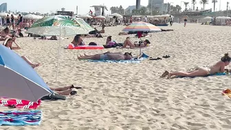 Barcelona beach walk/Beach Bogadell