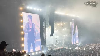 TOMMY LEE JOINS ONLYFANS AND SHOWS IT DURING LIVE CONCERT