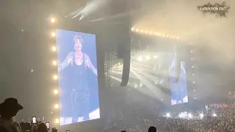 TOMMY LEE JOINS ONLYFANS AND SHOWS IT DURING LIVE CONCERT