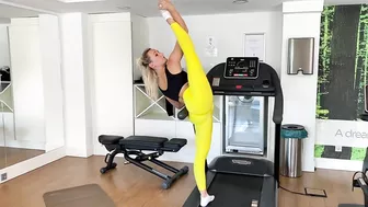 Yellow-mellow:-) | gymnastic splits for stretch legs | yoga flexibility | workout contortion