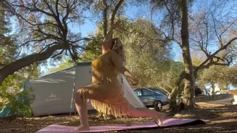 Começando o dia assim! #stretching #ioga #outdooryoga #camping #camp