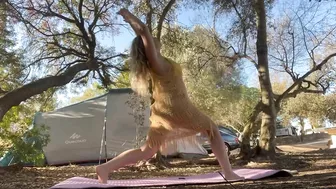 Começando o dia assim! #stretching #ioga #outdooryoga #camping #camp