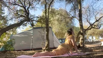 Começando o dia assim! #stretching #ioga #outdooryoga #camping #camp