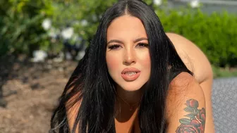 Allie Weber Wiki Biography,age,weight,relationships,net worth - Curvy model plus size