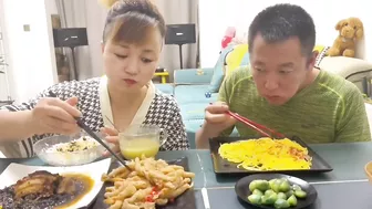 今天给你来个重口味的#eating show#eating challenge#husband and wife eating food#eating#mukbang #asmr eating