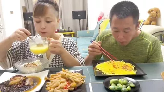 今天给你来个重口味的#eating show#eating challenge#husband and wife eating food#eating#mukbang #asmr eating