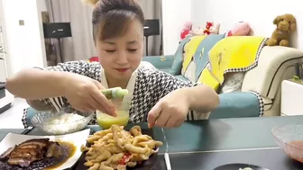 今天给你来个重口味的#eating show#eating challenge#husband and wife eating food#eating#mukbang #asmr eating