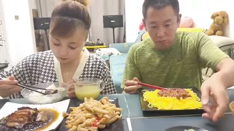 今天给你来个重口味的#eating show#eating challenge#husband and wife eating food#eating#mukbang #asmr eating