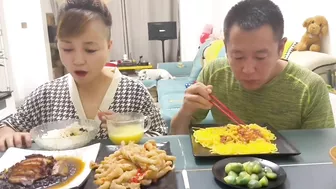 今天给你来个重口味的#eating show#eating challenge#husband and wife eating food#eating#mukbang #asmr eating