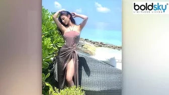 Mouni Roy Bold Pink Bikini Viral Maldives Vacation के दौरान मस्ती करती आई नजर l *Entertainment