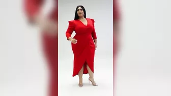 Glamorous ???????? models lifestyle curvy woman????in Flirty moment style. plus size women beauty fashion.