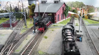 Model Railway Operations at the Steam Locomotive Engine Shed - Smoky Model Trains in HO Scale