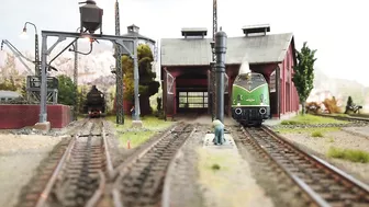 Model Railway Operations at the Steam Locomotive Engine Shed - Smoky Model Trains in HO Scale