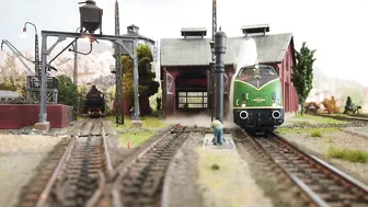 Model Railway Operations at the Steam Locomotive Engine Shed - Smoky Model Trains in HO Scale