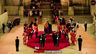 Royal guard FAINTS at Queen's funeral, until...