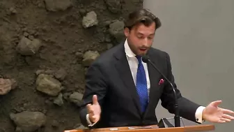 CHAOS IN TWEEDE KAMER - Kabinet loopt weg bij complotgewauwel BAUDET