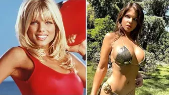 'Baywatch' star Donna D'Errico poses in a gold bikini after being told she's 'too old': 'Keep cool'