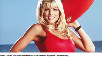 'Baywatch' star Donna D'Errico poses in a gold bikini after being told she's 'too old': 'Keep cool'