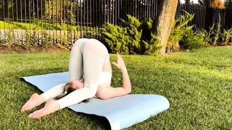 Yoga Art - stretching Girl Meditation