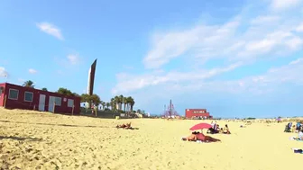 Walking at the beach where the #topless is optional with Chill Music #VR #4K #video4k