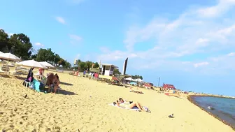 Walking at the beach where the #topless is optional with Chill Music #VR #4K #video4k